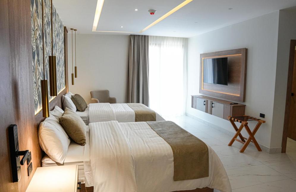 Noea Hotel Pinas Kültér fotó