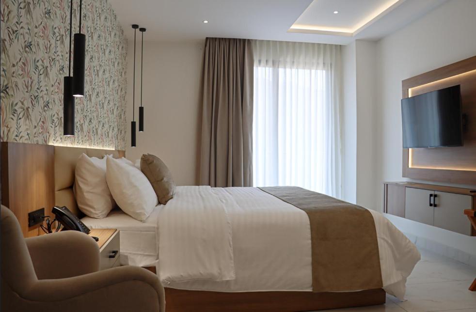 Noea Hotel Pinas Kültér fotó
